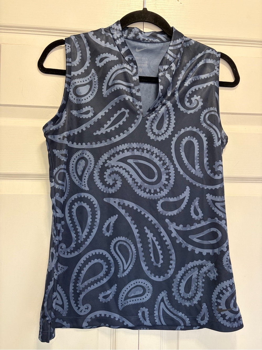 Nike Women’s Sleeveless Paisley V-Neck Golf Top - Navy/Light Blue